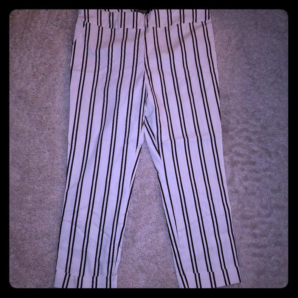 *NEW* Pull-on striped Capri dress pants